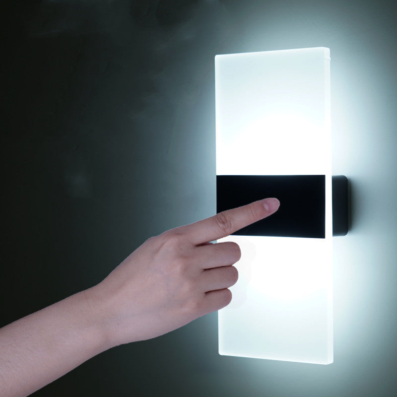 Magnetic rechargeable wall light – view 10