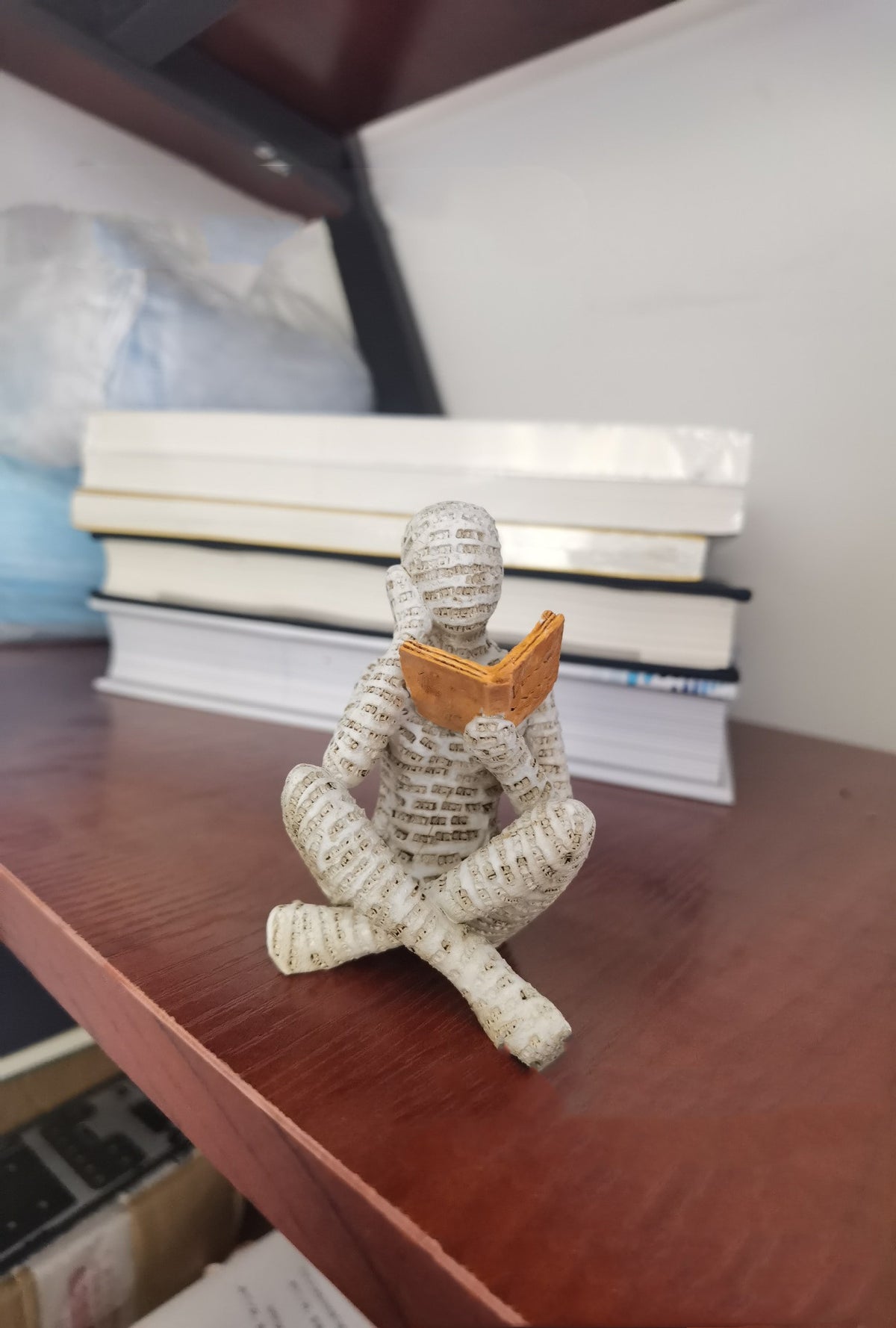 Reading woman resin statue in Style D